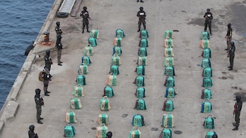 (El cargamento estaba distribuido en 30 paquetes contenidos en 55 fardos, según el Ministerio Público. (Foto: Fuerza Naval)