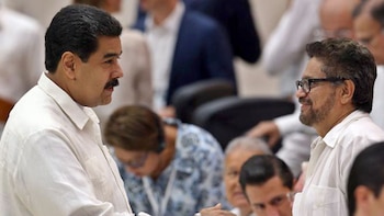 Nicolás Maduro saluda a Ivan