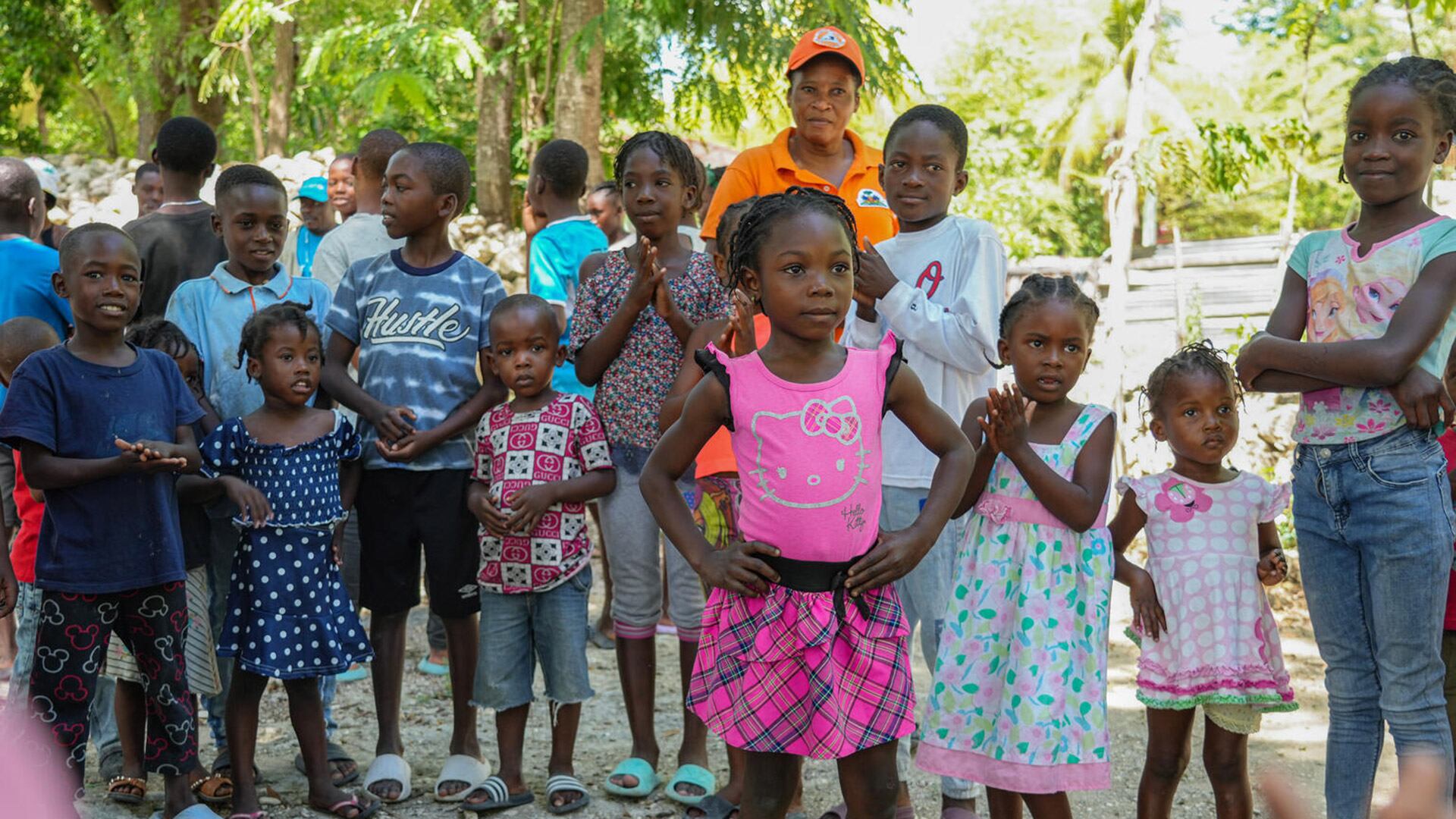 El 29 de abril de 2025, UNICEF puso en marcha actividades de apoyo psicosocial para unos 100 niños, niñas y adolescentes en Boucan Carré. Se seleccionó y capacitó a personal de Protección Civil y de la Cruz Roja Haitiana para que prestara apoyo al IBESR (Institut du Bien-Être Social et de Recherches) en la ampliación de estas intervenciones (Foto: Herold Josep/UNICEF)