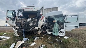 Un muerto y dos heridos tras un brutal choque entre dos camiones en La Pampa