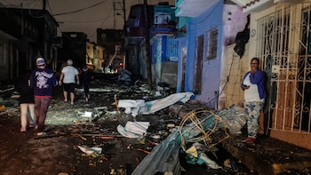 Muchos transeúntes salieron entre los