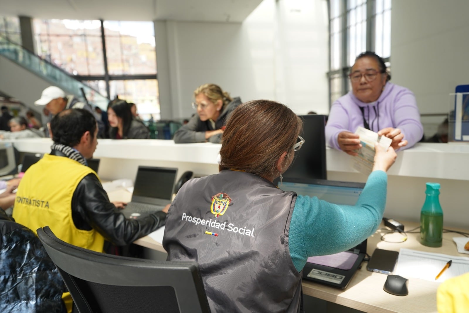 Un total de 24.598 beneficiarios de Colombia Mayor recibirán el incentivo en su cuenta bancaria o depósito electrónico registrado en el GIF - crédito Prosperidad Social