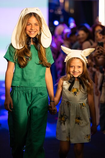 Lola y Emma Demichelis (Shopping