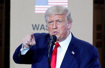El presidente de Estados Unidos, Donald J. Trump, habla durante un evento en la planta de Whirlpool en Ohio, EE.UU., el 6 de agosto de 2020. EFE/EPA/DAVID MAXWELL