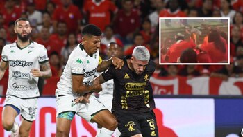 Hinchas del América le lanzaron