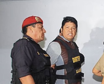 El interno César Velásquez Montoya, alias "Chino Malaco", fue asesinado al interior del establecimiento penitenciario de Juliaca, donde purgaba una condena de 25 años de cárcel.