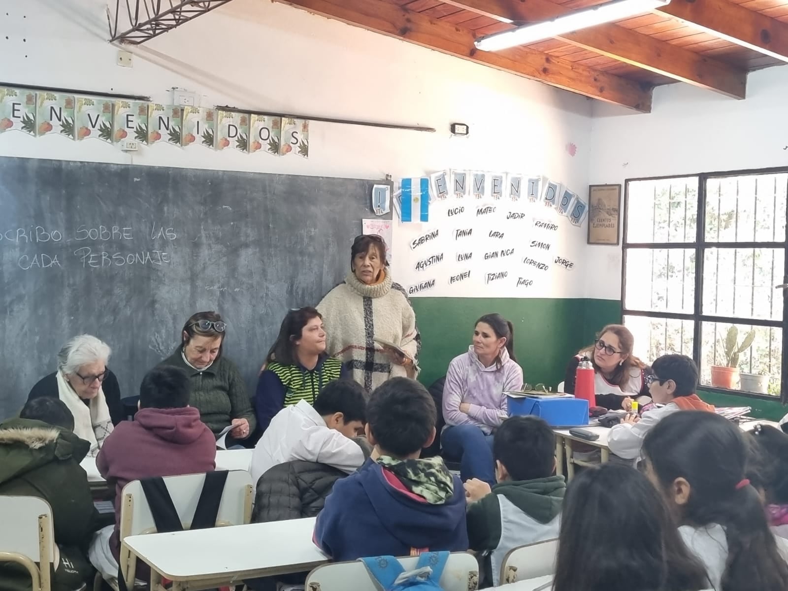 Mayores cuentacuentos es el nombre del programa del Municipio de Mercedes que une generaciones