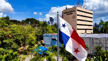 Diez mujeres asumen decanatos y direcciones regionales de la Universidad de Panamá