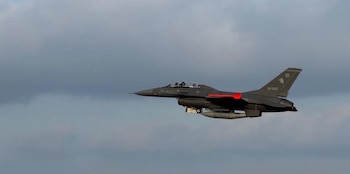 Más que un protocolo de seguridad, era la primera evidencia de que el programa F-16 ya se desarrolla bajo la lógica de un sistema de armas estratégico, donde la reserva no es una excepción, sino parte de la operación cotidiana (Foto: archivo DEF)