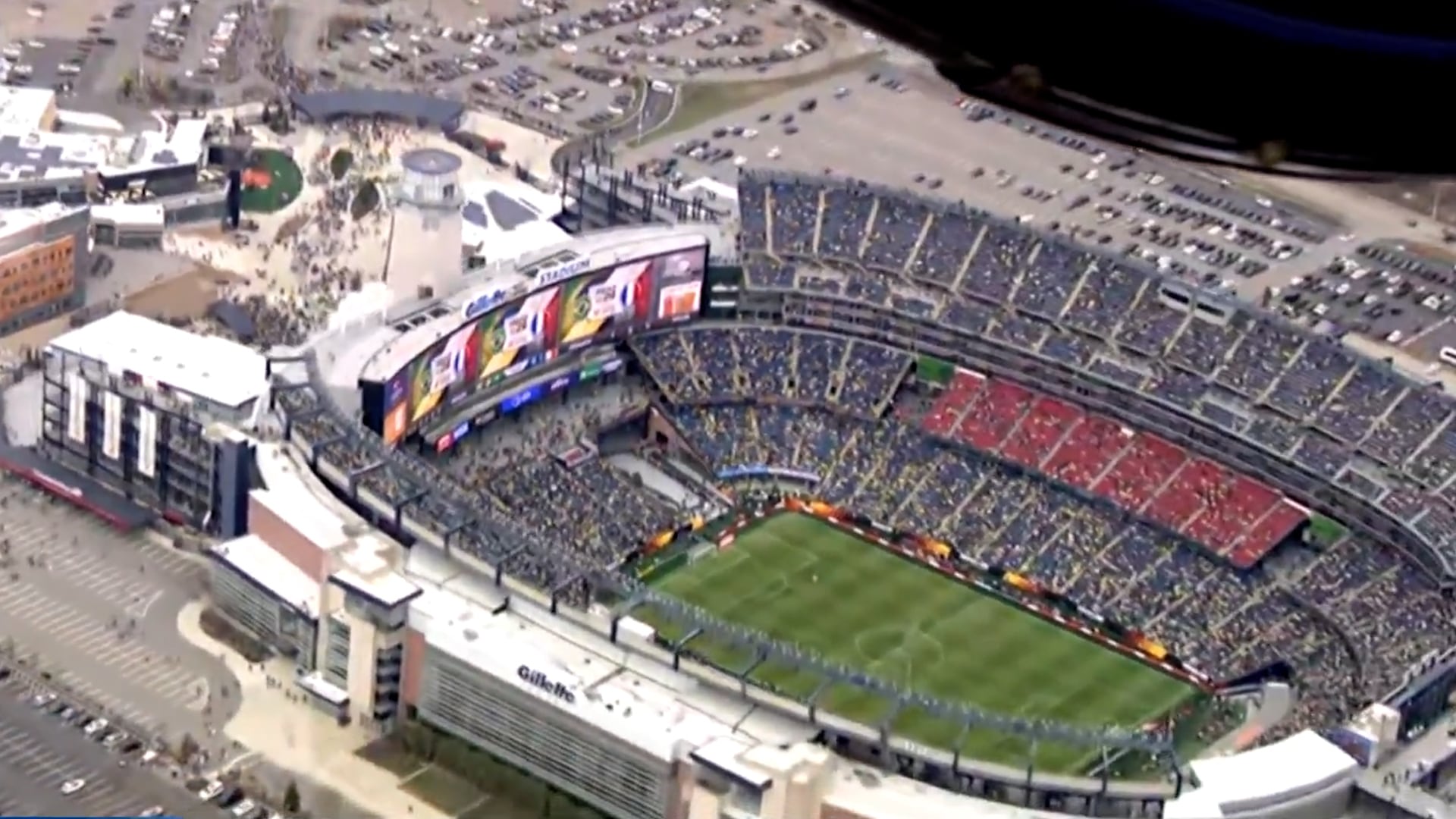 Las plazas de estacionamiento para el estadio Boston se deben reservar en línea y tienen un costo mínimo de 175 dólares por partido