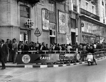 Aficionados taurinos hacían cola en