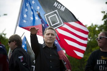 Unos 35 supremacistas blancos neonazis