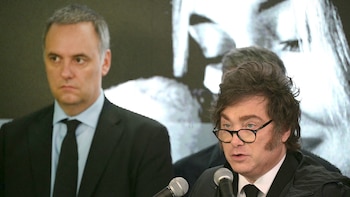 Javier Milei redobla el apoyo a Manuel Adorni: lo llevará en la comitiva que esta tarde asistirá a la cumbre de AmCham