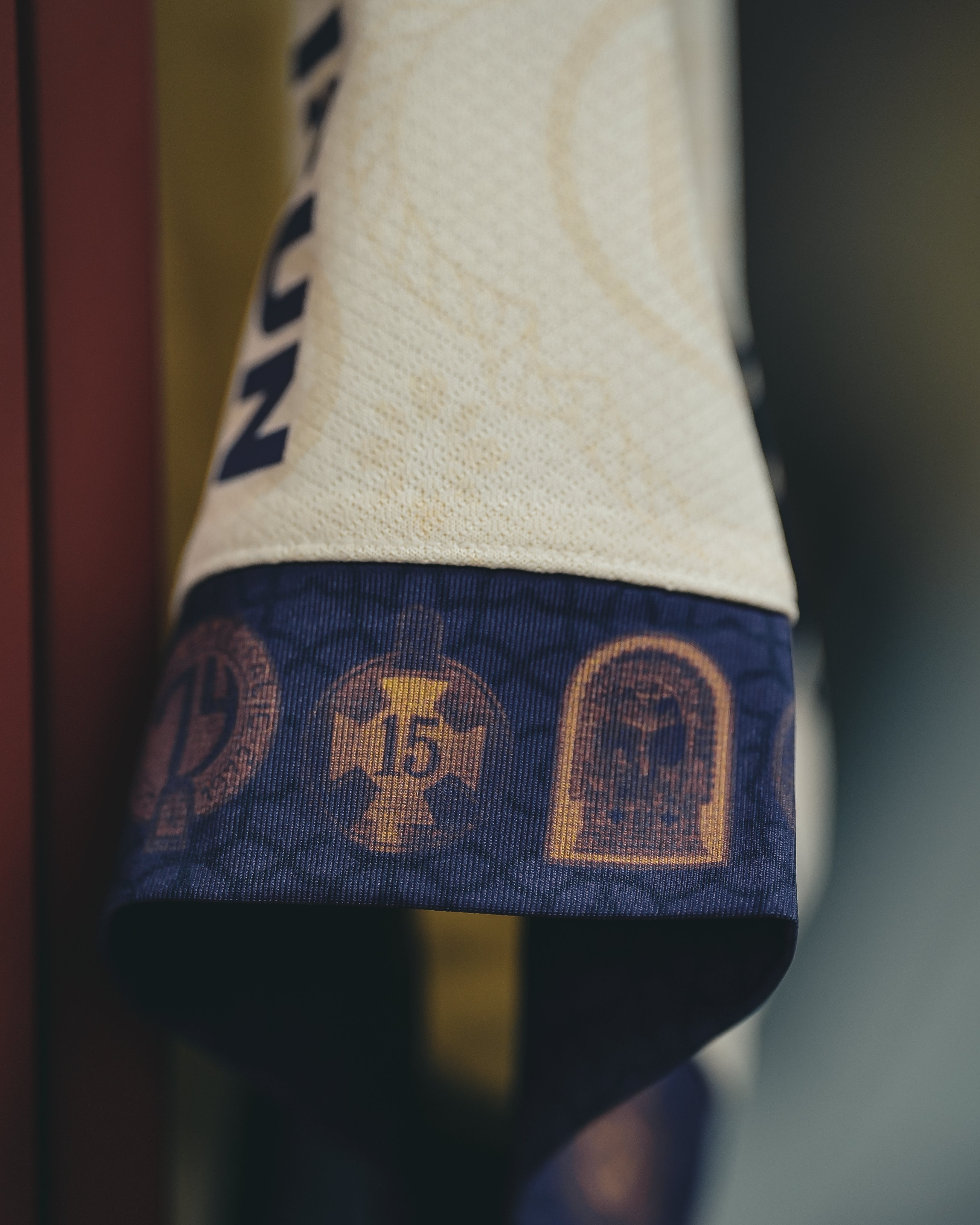 Los detalles de la nueva camiseta de Universitario por el Señor de Los Milagros.