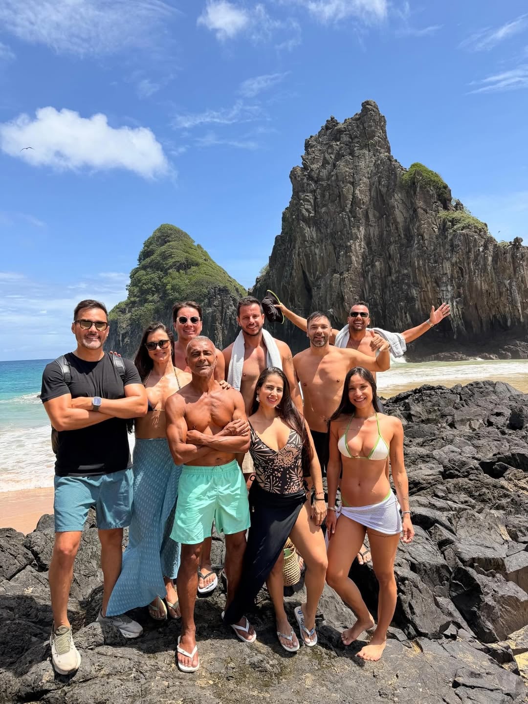 Romario y Cavalcanti junto a un grupo de amigos en Fernando de Noronha
