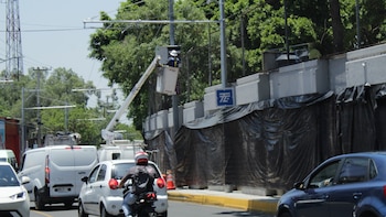 Realizan reparaciones en inmediaciones del Estadio Azteca. (Crédito: Luz Coello/Infobae México)