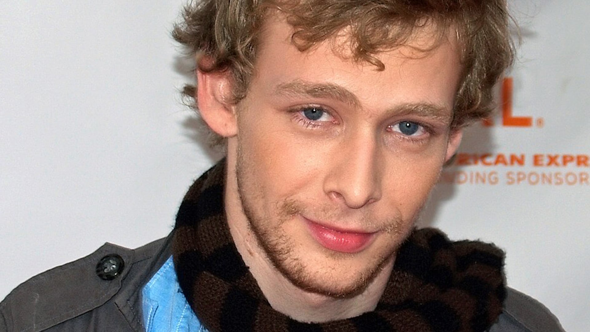Asesinó y murió. Los amigos del actor Johnny Lewis organizaron una ceremonia en su memoria en un teatro de Hollywood hace 14 años