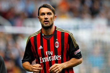 Paolo Maldini y Jared Borgetti
