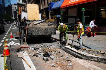 Los obreros de la construcción y otros empleados de trabajos físicos en Nueva York figuran entre los principales beneficiados por la medida (REUTERS/Eduardo Munoz)