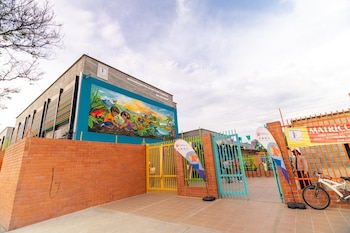 Las autoridades confirmaron que el colapso del muro se debió a excavaciones profundas en el predio vecino, y no a fallas estructurales de la infraestructura escolar - crédito Ministerio de Educación