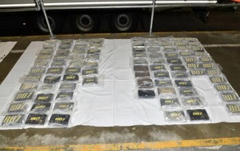 Condenan a camionero que escondió cocaína mientras transportaba un cargamento de SKIMS, marca de Kim Kardashian