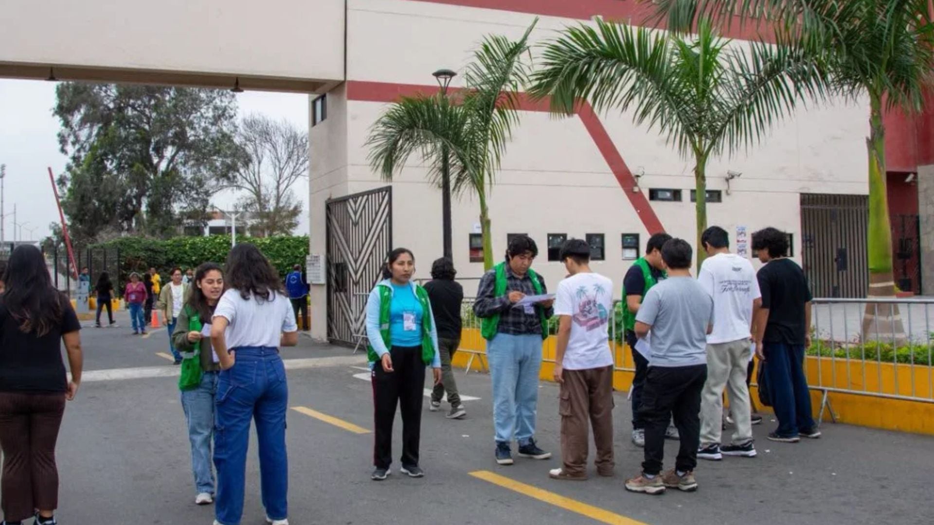 Las restricciones incluyen mochilas, carteras, billeteras, llaveros, alimentos, bebidas, atomizadores y servilletas - Créditos: UNMSM.