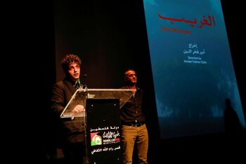 El director palestino Ameer Fakher Eldin habla durante la inauguración del festival Días de Cine Palestino, en Ramala, en la Cisjordania ocupada por Israel. 3 de noviembre de 2021. REUTERS/Mohamad Torokman