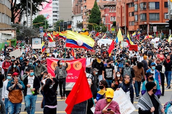 Manifestantes participan en nueva jornada