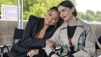 Lily Collins se emocionó hasta