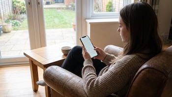 Cómo activar en Android o iPhone el modo Amazon Kindle para leer libros