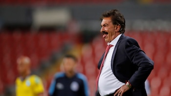 Ricardo La Volpe provoca polémica en plena transmisión de la Selección Mexicana por mencionar a la televisora de enfrente