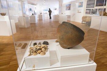 El Cabildo de Fuerteventura y el Ayuntamiento de Betancuria han inaugurado este lunes el nuevo Museo Arqueológico de la isla. EFE/Carlos de Saá