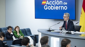 Hacienda calcula el coste de la rebaja del IRPF que defiende Vox, 85.000 millones, y pregunta cómo pagarán la sanidad y la educación públicas