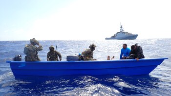 Guardia Costera incauta alijo de