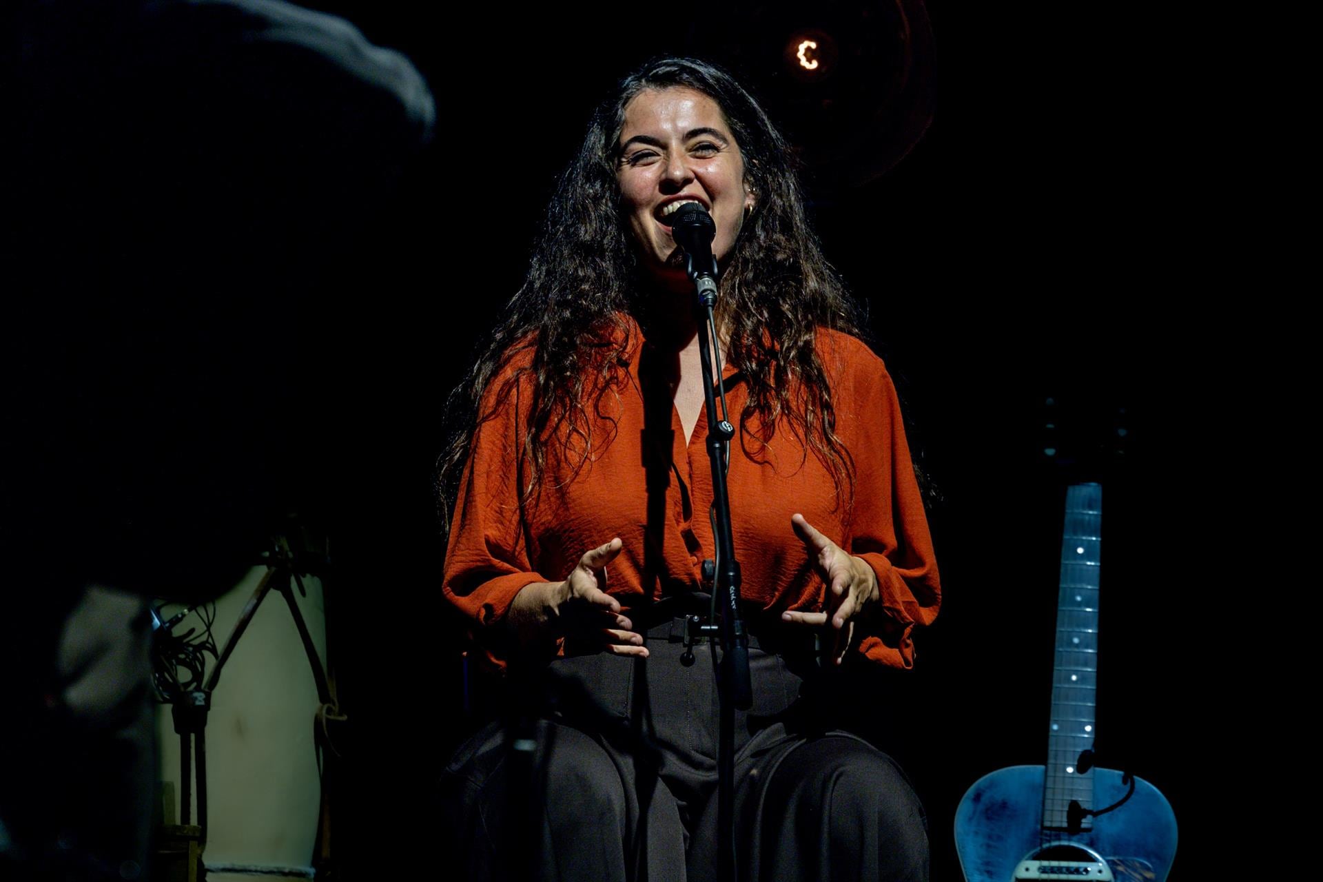 El nuevo álbum de Sílvia Pérez Cruz incluye testimonios reales sobre la inmigración y los riesgos que enfrenta la gente para buscar una vida mejor