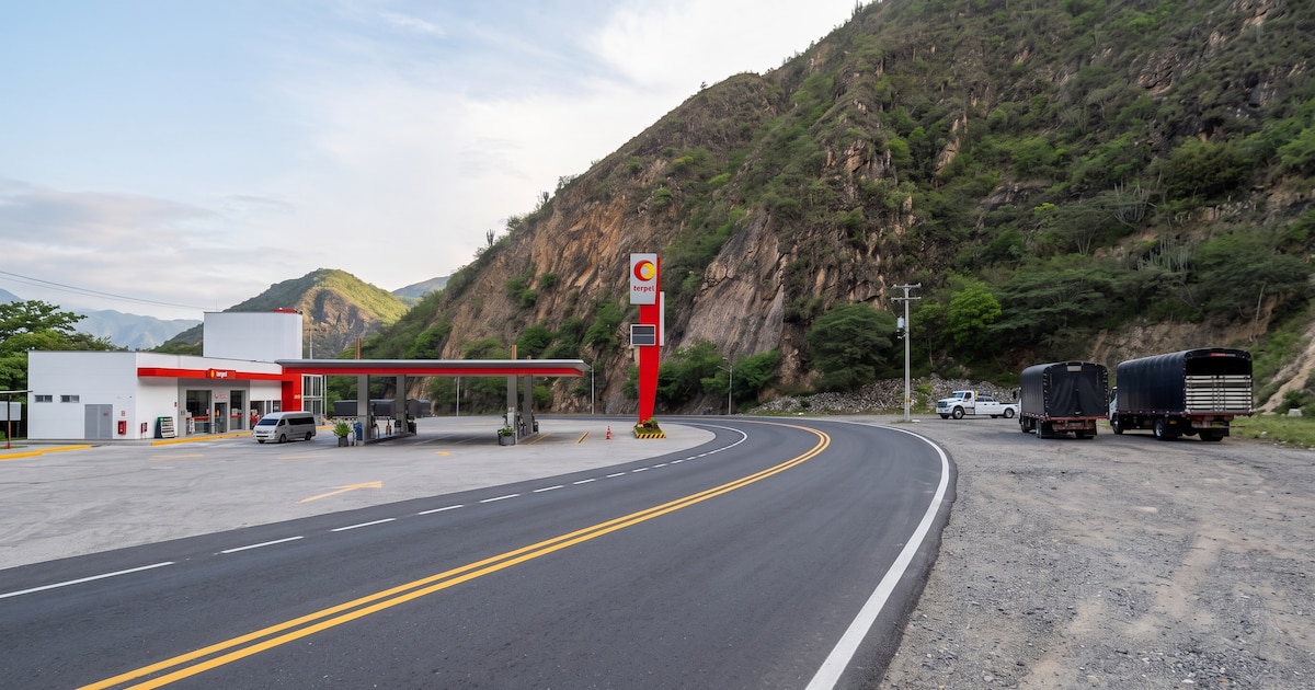 Foto: infobae.com Invías habilita paso a camiones sin carga en sector Pescadero