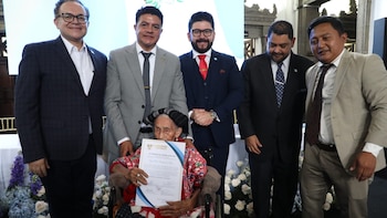 Un reconocimiento especial pone en valor décadas de trabajo y pasión artística. Líderes, autoridades y la comunidad celebran el rol de embajadores culturales ante el mundo (Foto cortesía Organismo Legislativo)