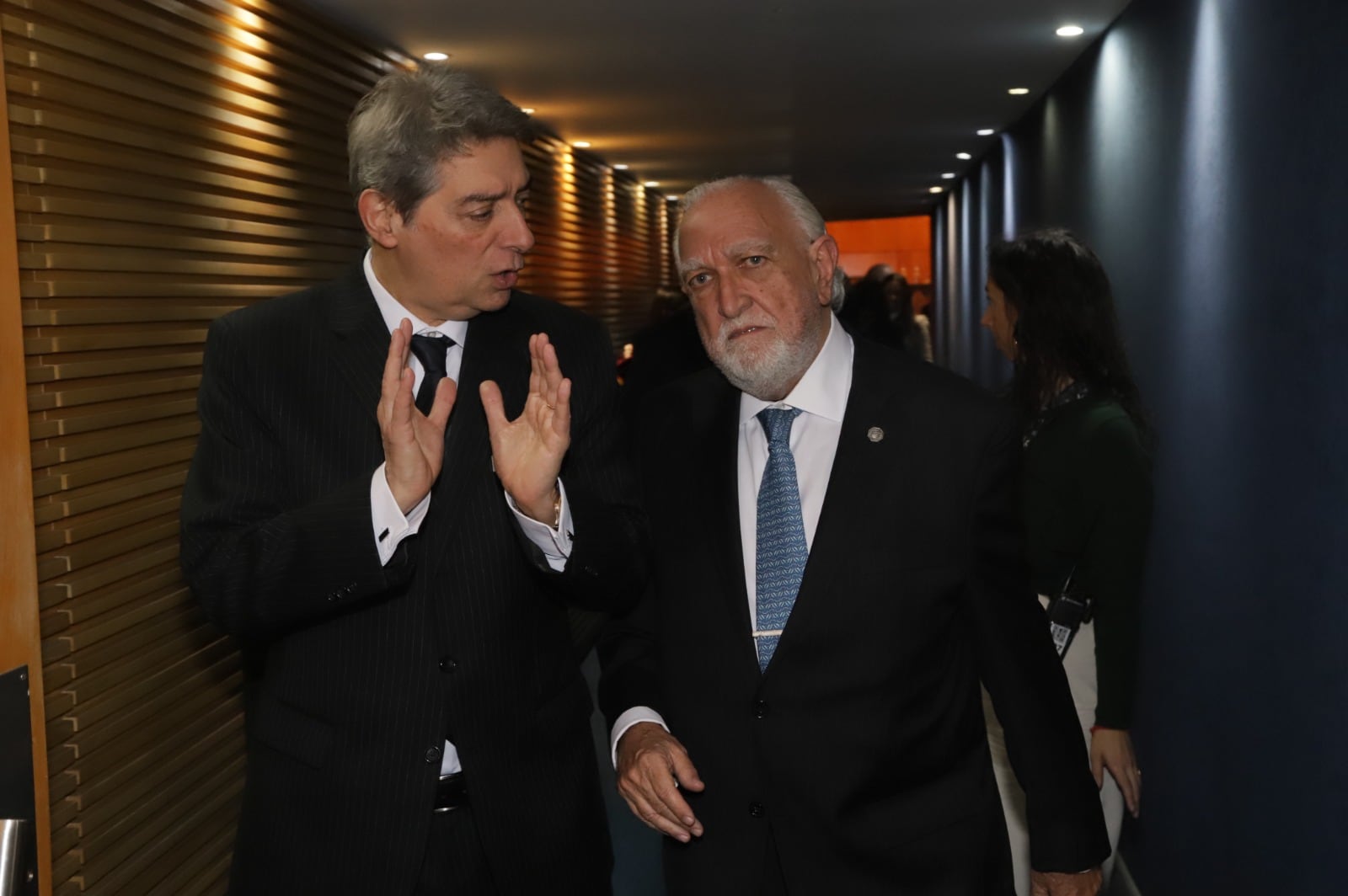 El actual presidente del Colegio de Abogados porteño. Ricardo Gil Lavedra, crítico de algunos puntos de la reforma, conversa con el presdiente de la Corte Suprema Horacio Rosatti