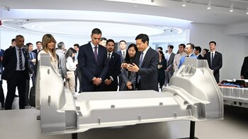 Sánchez se reúne con empresarios chinos de la automoción, renovables y baterías para generar más empleo en España