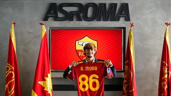Rodrigo Mora fue presentado como nuevo refuerzo de la Roma, proveniente del Porto (Instagram/AS Roma)