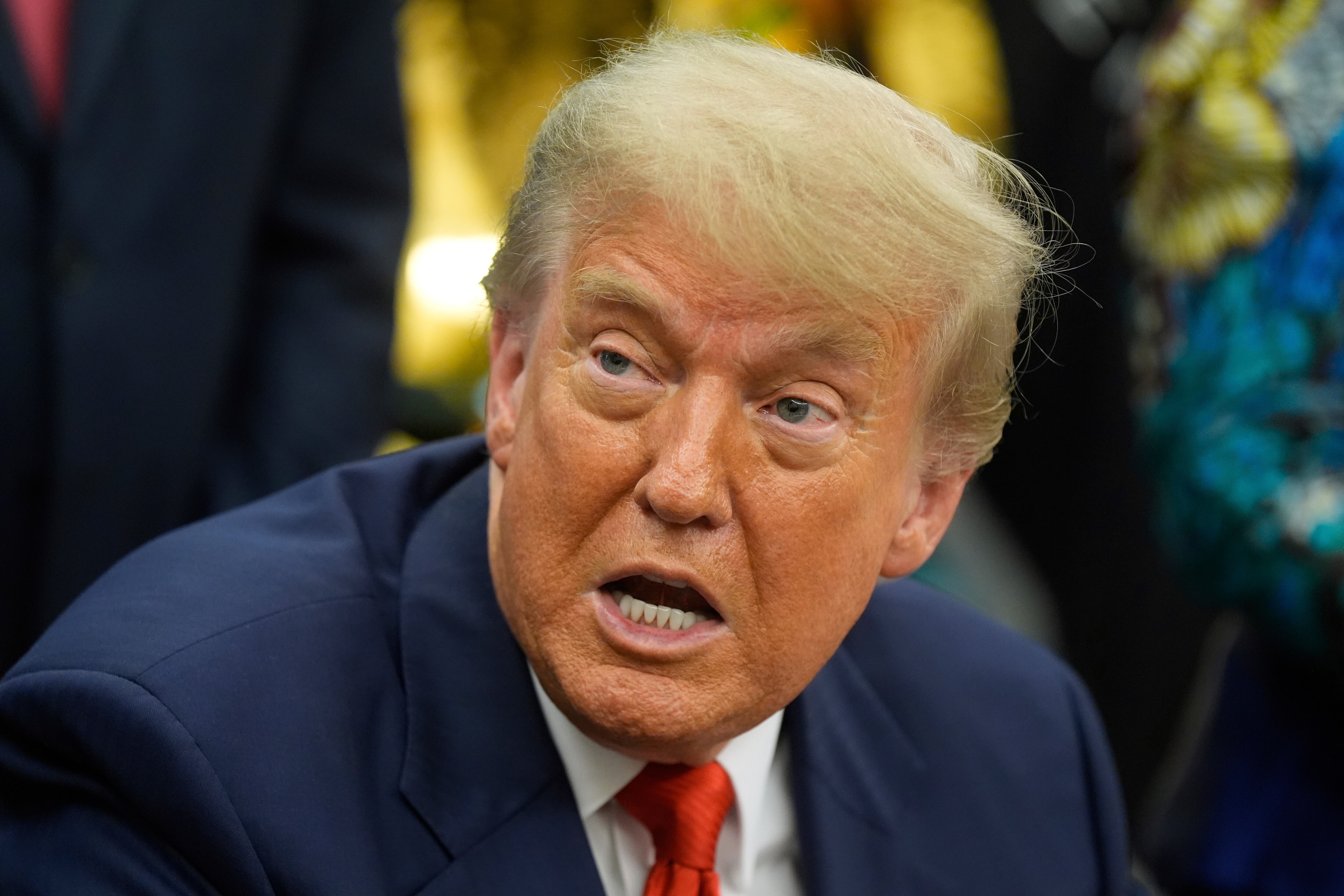 Los mercados globales observan de cerca el avance del plan fiscal de Trump, apodado por él mismo como el “Big Beautiful Bill”, que propone extender recortes tributarios y reducir el gasto en programas sociales (AP Foto/Manuel Balce Ceneta)