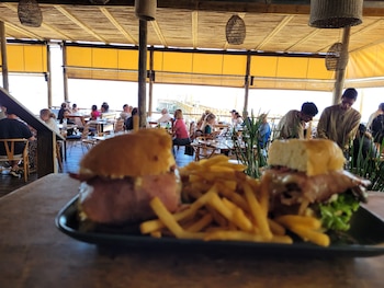 El clásico chivito uruguayo, uno