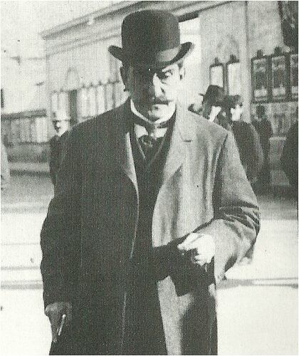 Desde 1906 el coronel Ramón Falcón era el jefe de policía. Estuvo en Plaza Lorea y se retiró antes de que todo comenzara