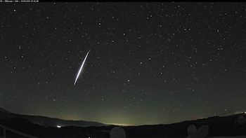 Una bola de fuego procedente de un cometa ilumina la noche andaluza
