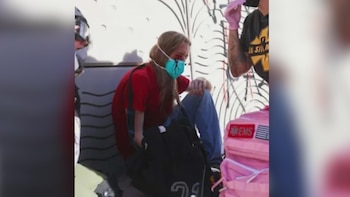 Un estudiante universitario pierde el ojo derecho tras disparo de proyectil en protesta en Los Ángeles, según su abogado