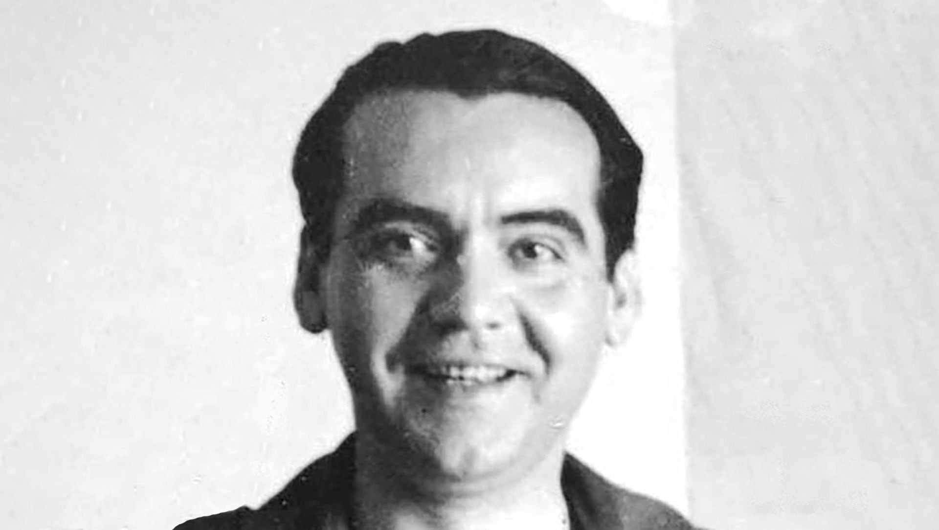 La versión más difundida sobre los últimos momentos del poeta dice que la madrugada del 18 de agosto, García Lorca fue llevado a un camino rural, junto con el maestro Galindo y los toreros Arcoyas y Galadí, donde fueron ejecutados a tiros
