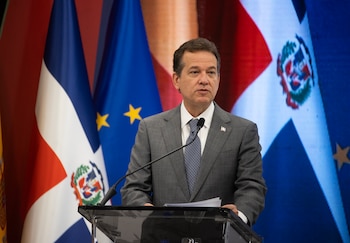 Fotografía de archivo en la que se captó al ministro de Relaciones Exteriores de República Dominicana, Víctor Bisonó, durante una conferencia de prensa, en Santo Domingo (República Dominicana). EFE/Orlando Barría
