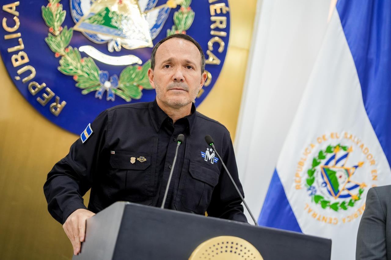 El ministro de Seguridad, afirmó que firma que en el nuevo El Salvador no hay espacio para delincuentes ni vendedores de droga, (Retomado de: Ministerio de Seguridad)