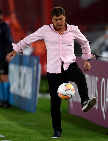 En su última etapa como DT de Fénix de Uruguay, equipo al que llevó a la Copa Sudamericana (EFE/Juan Mabromata/Archivo)