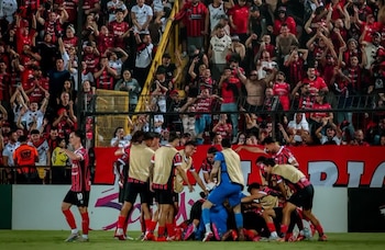 Alajuelense buscará conquistar su cuarto campeonato consecutivo de la Copa Centroamericana, luego de ganar las ediciones de 2023, 2024 y 2025. Crédito: Liga Deportiva Alajuelense